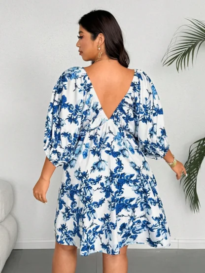 Plus Size V-Neck Romantic Floral Print Resort Dress with Small Flowers Elegant Suitable for Travel - Image 12
