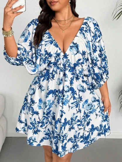 Plus Size V-Neck Romantic Floral Print Resort Dress with Small Flowers Elegant Suitable for Travel - Image 7