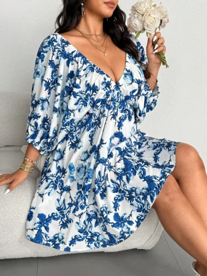 Plus Size V-Neck Romantic Floral Print Resort Dress with Small Flowers Elegant Suitable for Travel - Image 10