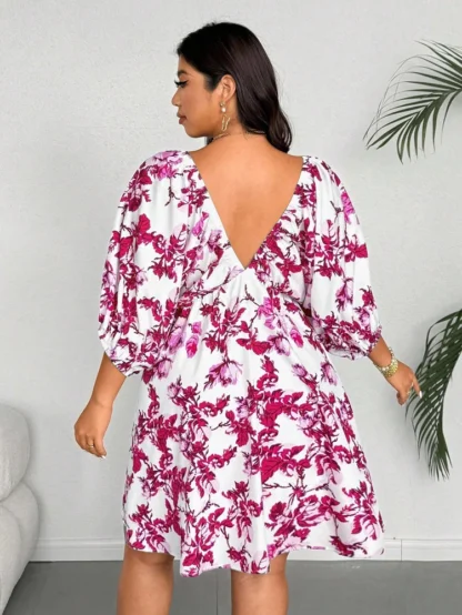 Plus Size V-Neck Romantic Floral Print Resort Dress with Small Flowers Elegant Suitable for Travel - Image 3